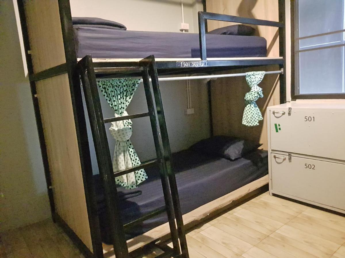 Me U Hostel Chiang Mai Extérieur photo